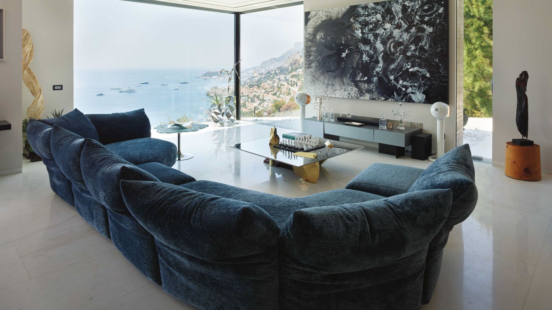   Standard &nbsp;is a comfortable invitation to enjoy magnificent views of the bay 