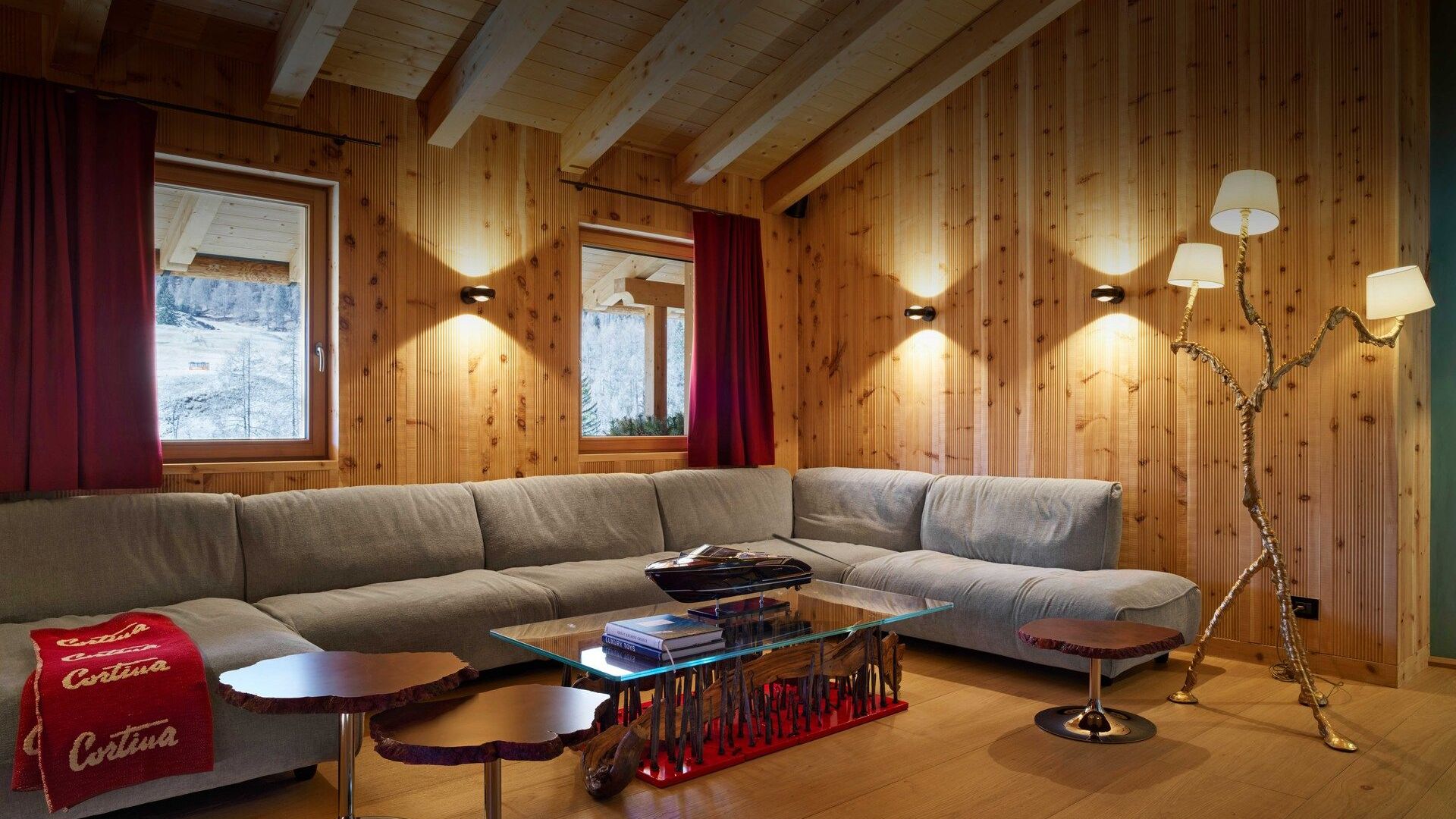   Grande Soffice &nbsp;and&nbsp; Cicladi . The sofa by&nbsp;Francesco Binfar&eacute; in angular composition inside the living room of the chalet serge together with the tables and the Jacopo Foggini lamp. 