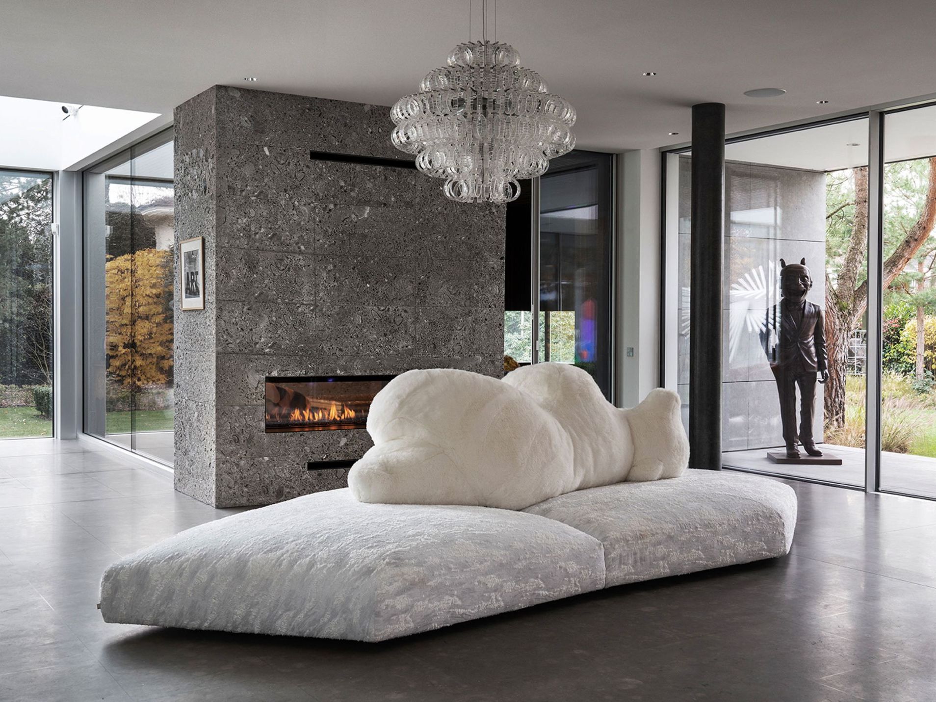 Pack . in front of the chimneypiece covered in Ceppo del Gré stone