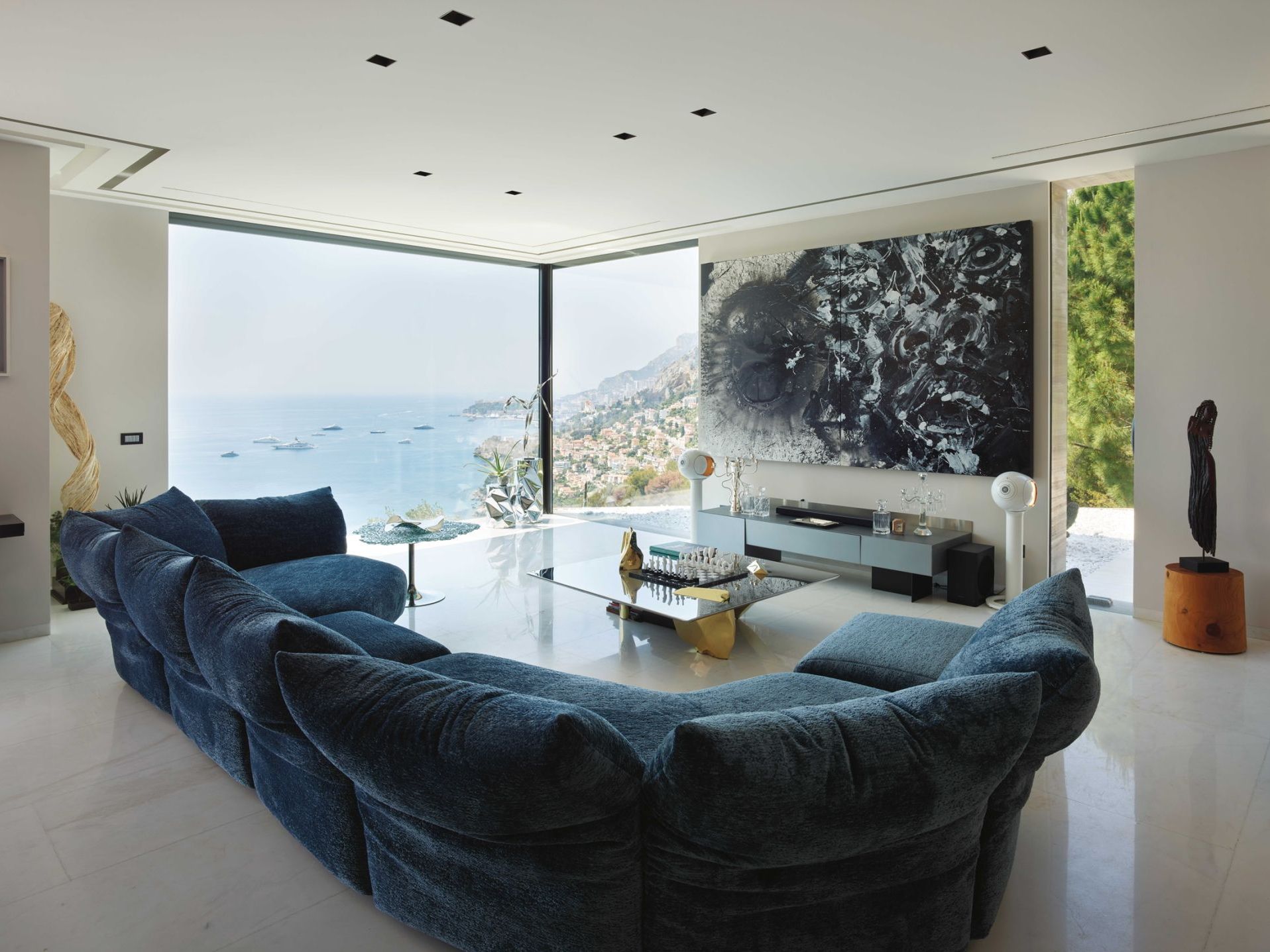   Standard  is a comfortable invitation to enjoy magnificent views of the bay 
