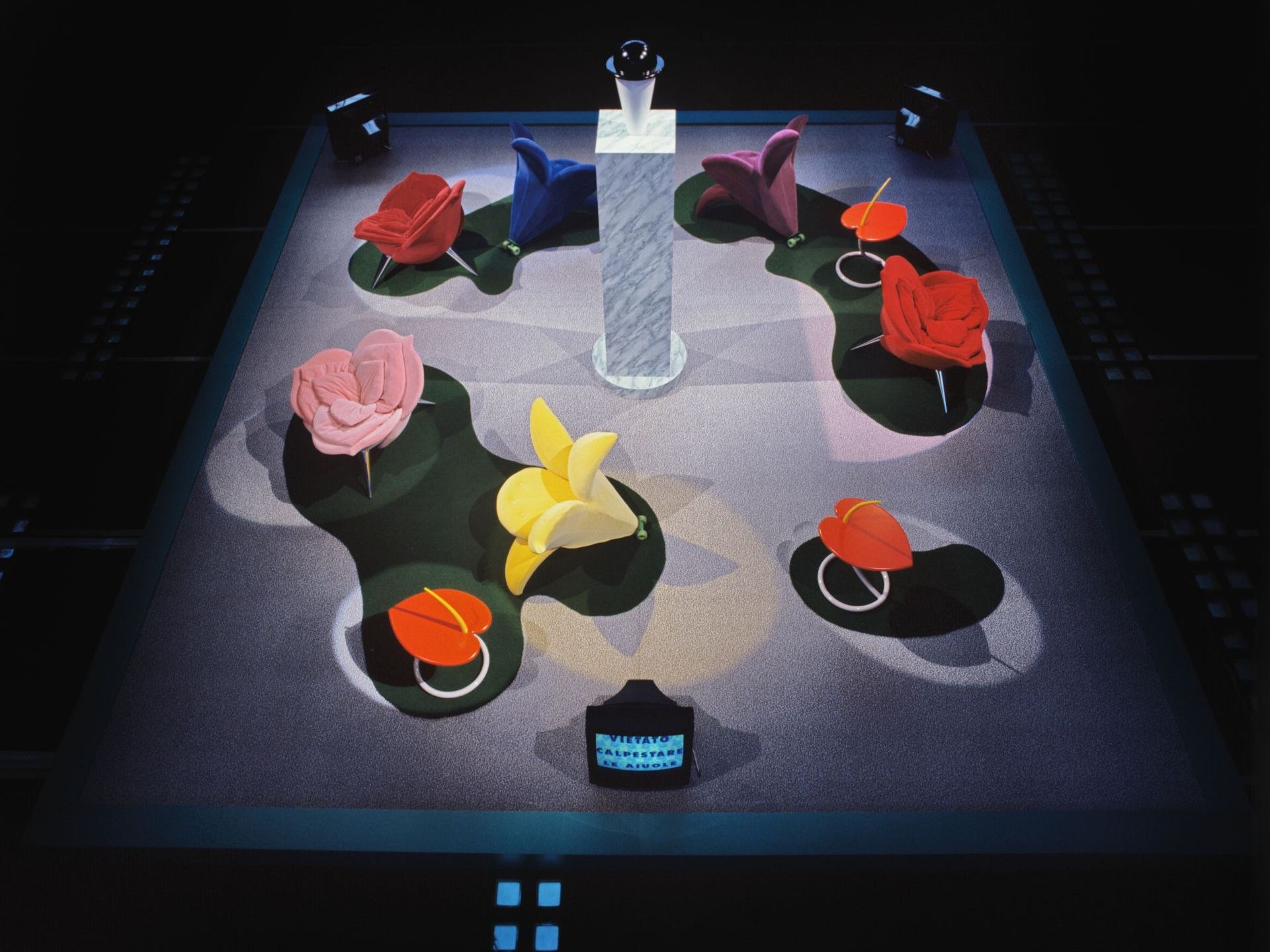Getsuen e Rose Chair At the