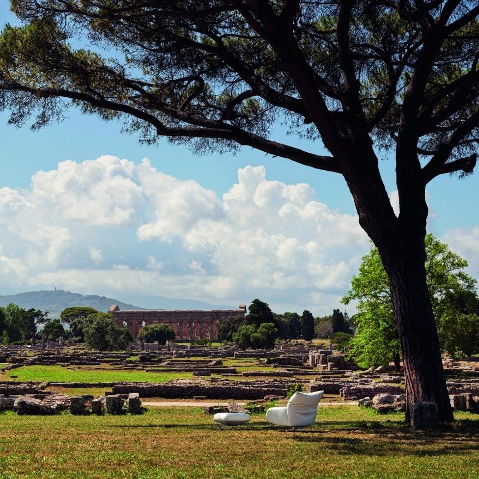  Chiara. The armchair regards the atmospheric archaeological site of Paestum, ancient city of Magna Graecia. 