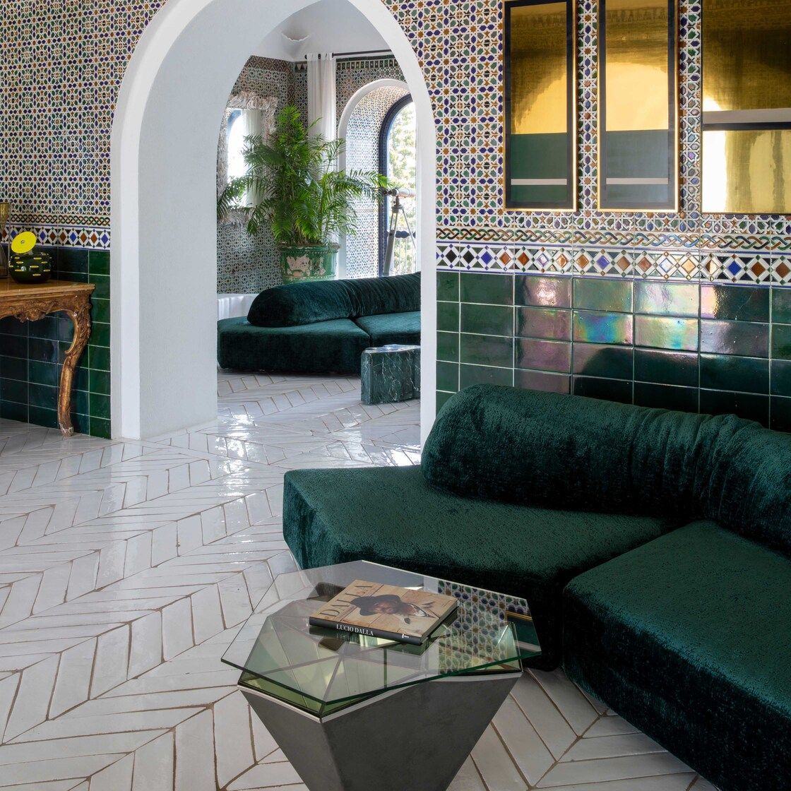   On the Rocks  in petrol green color furnishes the living room of the villa. 