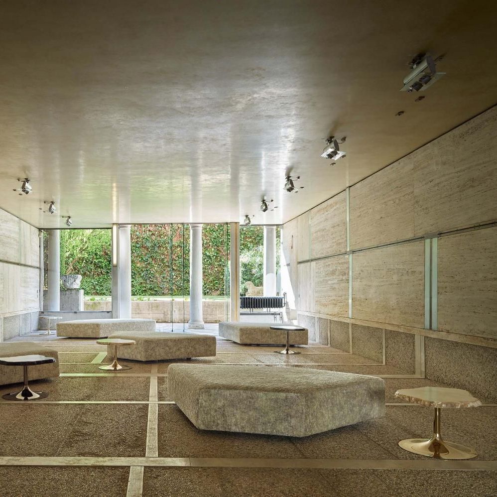  On the Rocks and Cicladi. The sofa upholstered in Musk and the natural alabaster coffee tables inside the Scarpa Area. 
