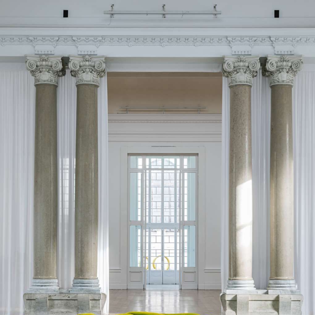   Boa . Fernando and Humberto Campana’s sofa in the Sala delle Colonne (Hall of Columns) 