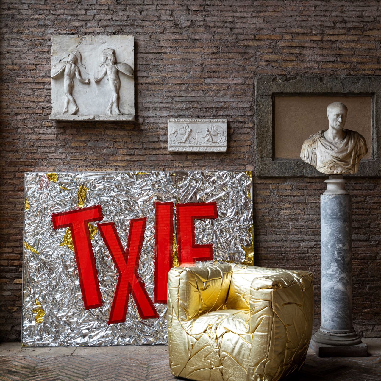   Sponge . Peter Traag’s armchair near the work TXIE by Maria Cristina Finucci 