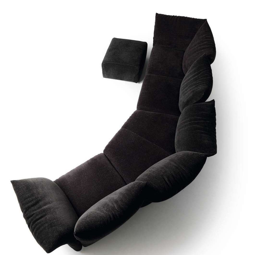   Standard  Le canapé de Francesco Binfaré offre un confort maximal dans toutes les positions grâce à la technologie du coussin intelligent.
