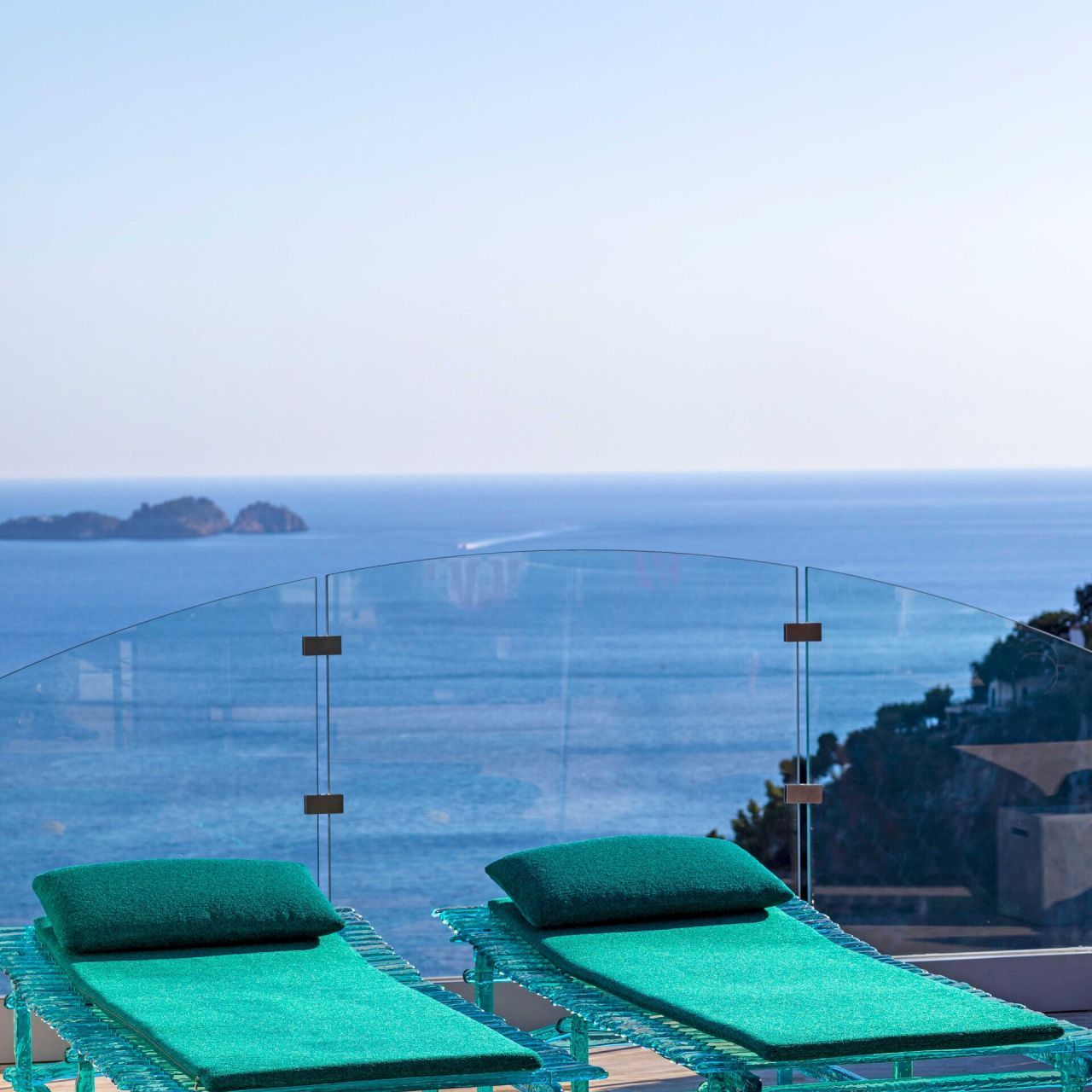   A'mare . The Jacopo Foggini collection on the terrace of the Villafranca hotel in Positano. 