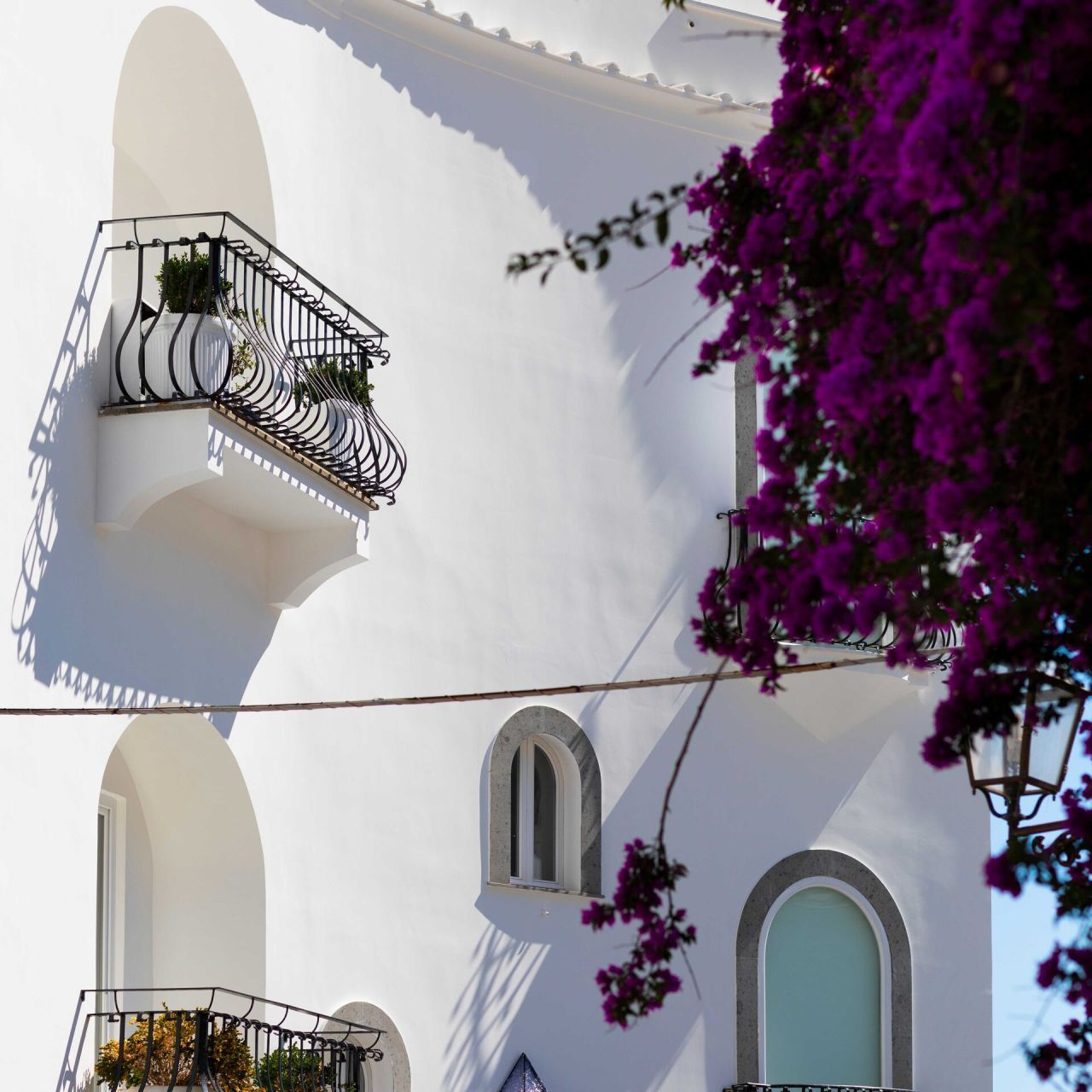  Diamante. Site specific art by Jacopo Foggini and the hotel entrance. 