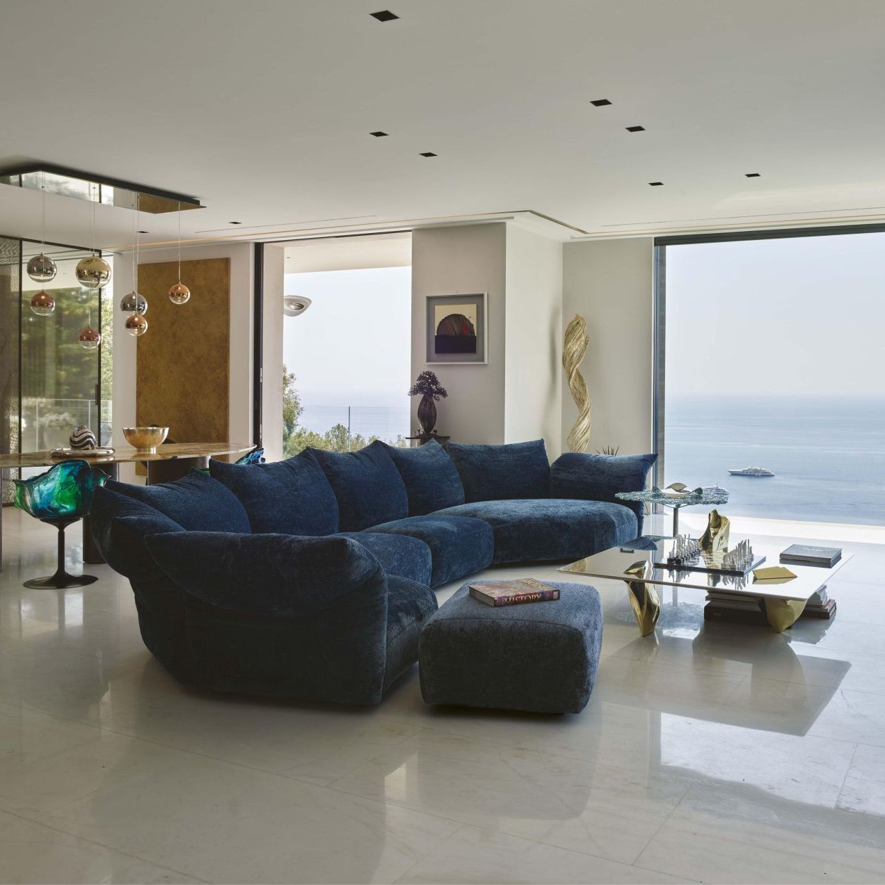   Standard  is a comfortable invitation to enjoy the magnificent view over the gulf. 