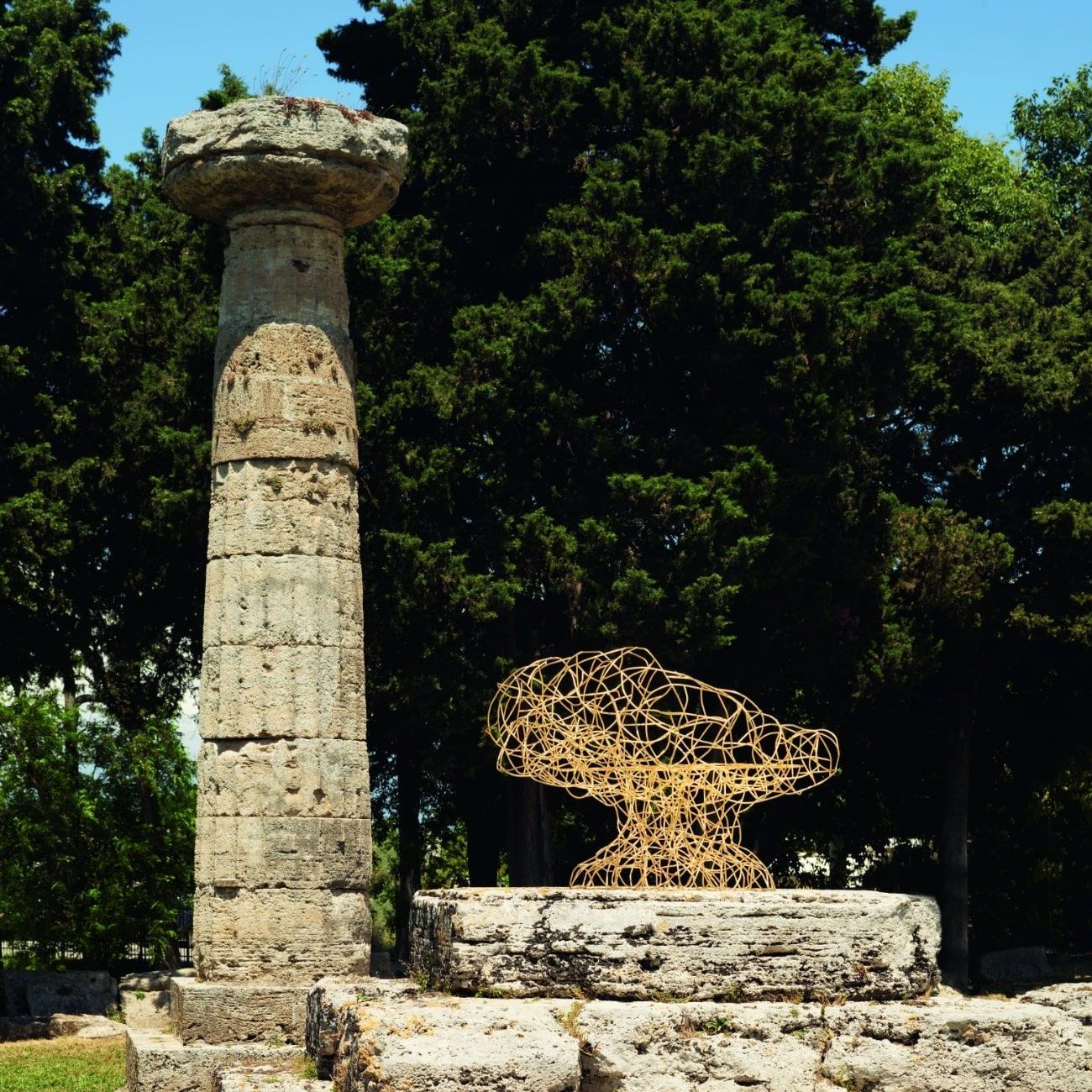  Corallo. The golden armchair at the altar of the Temple of Athena. 