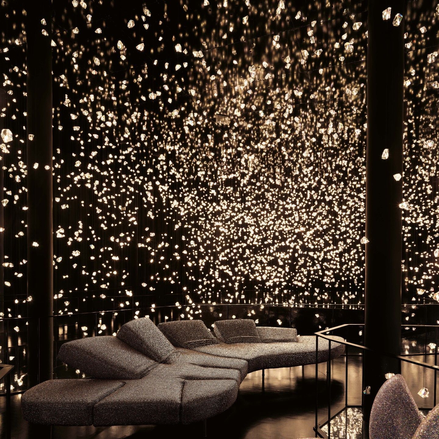  Diamond CristallizedTM with Swarovski&reg;. Getsuen, Flap and Tatlin with the special crystal covering in the &ldquo;Pulse Voronoi&rdquo; room by Rafael Lozano-Hemmer. 