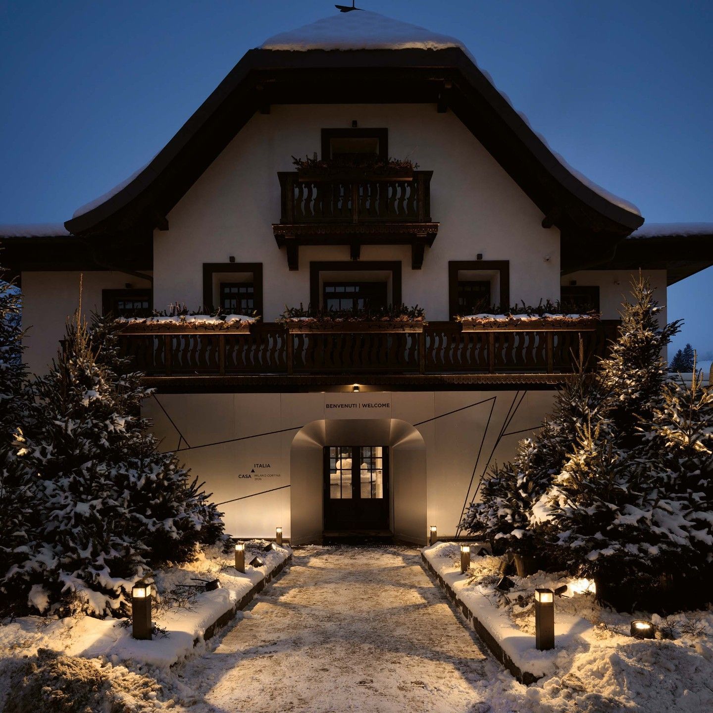  Casa Italia, Cortina. Der Eingang von Casa Italia in der Galerie Farsettiarte in Cortina d&rsquo;Ampezzo. 