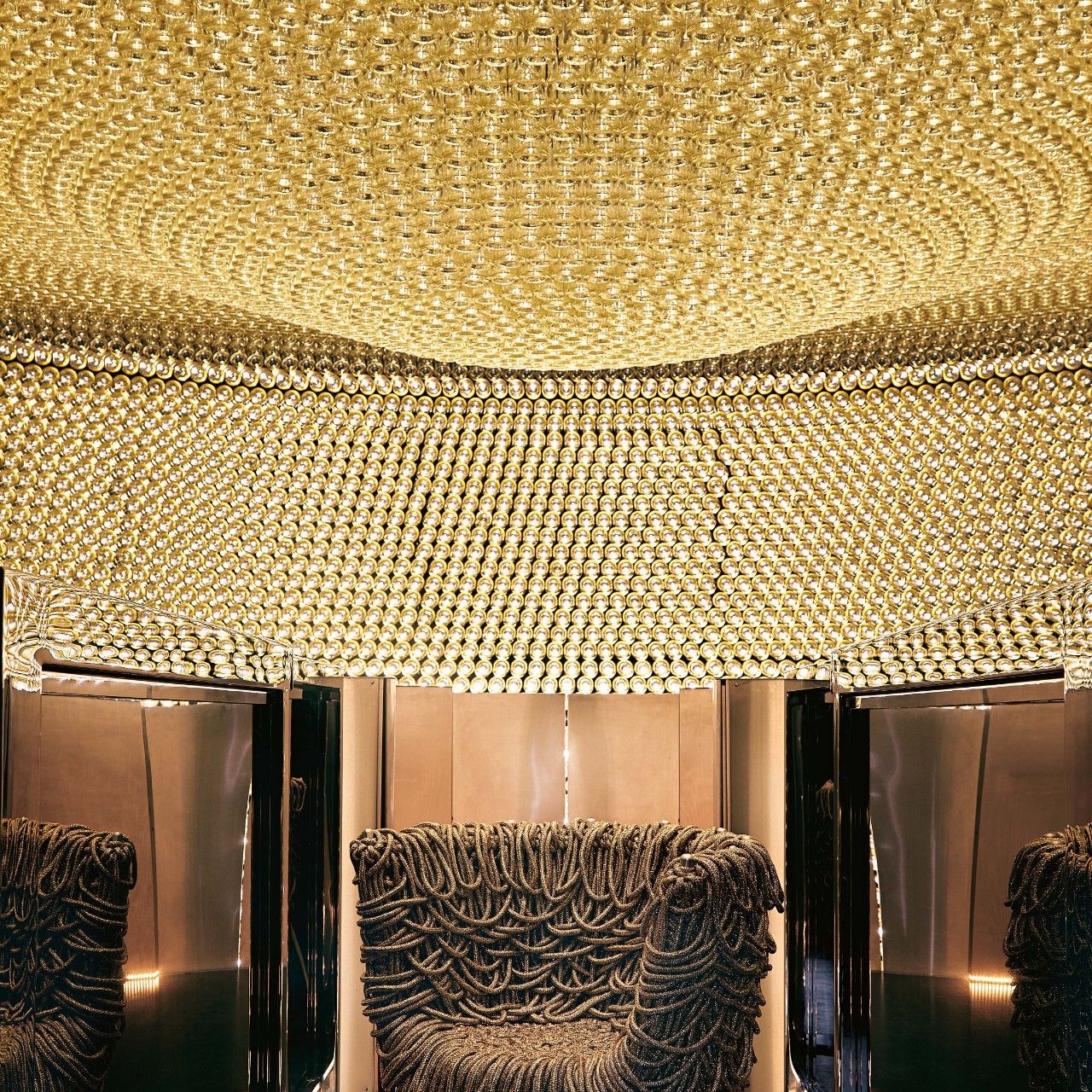  Vermelha Oro. Under the dome formed by 33,000 backlit Cuv&eacute;e Prestige bottles. 
