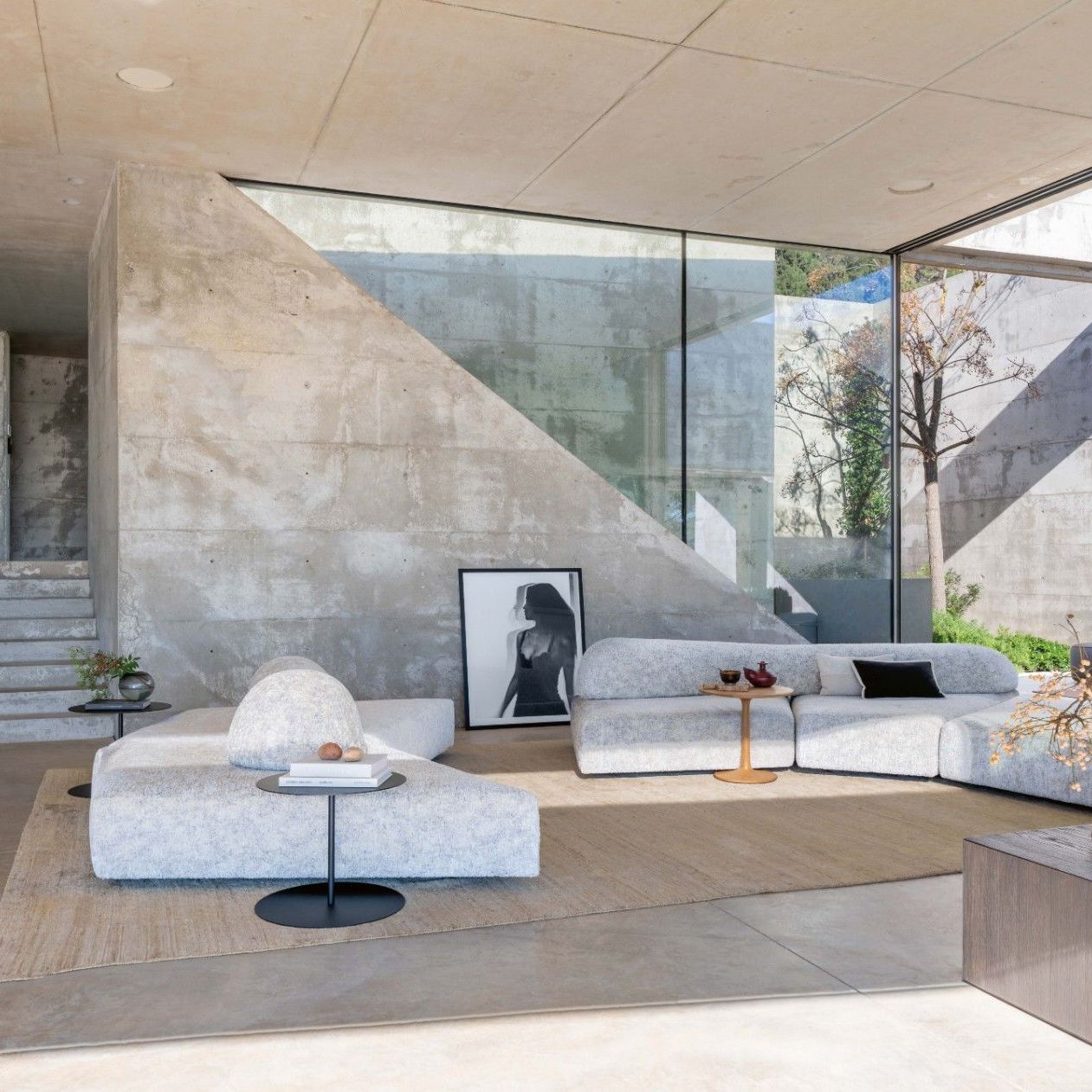 On the Rocks. Large compositions in Musk emerge in the domestic landscape like islands. 