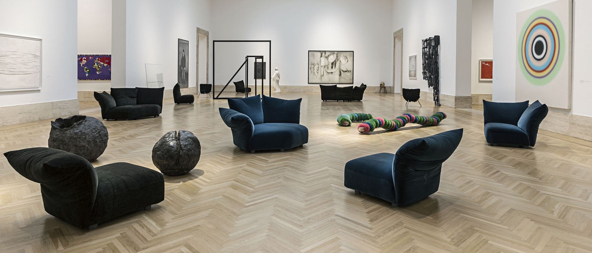  
 
 The National Gallery. 

 Edra products dialogue with the prestigious works of the National Gallery of Modern and Contemporary Art 

 in the exhibition Time is Out of Joint, created by Director Cristiana Collu. 
 
 