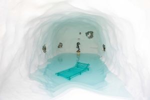   A'mare . The sun loungers from Jacopo Foggini’s collection immersed in the tub created by the artist Savvas Laz for the Grotta project, in the docking of the Li Galli island. 