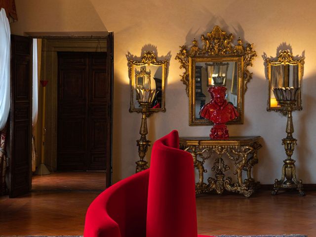   Tatlin  Fotografiert in der Loggia von Palazzo Borromeo, der auf die Via Flaminia hinausgeht .