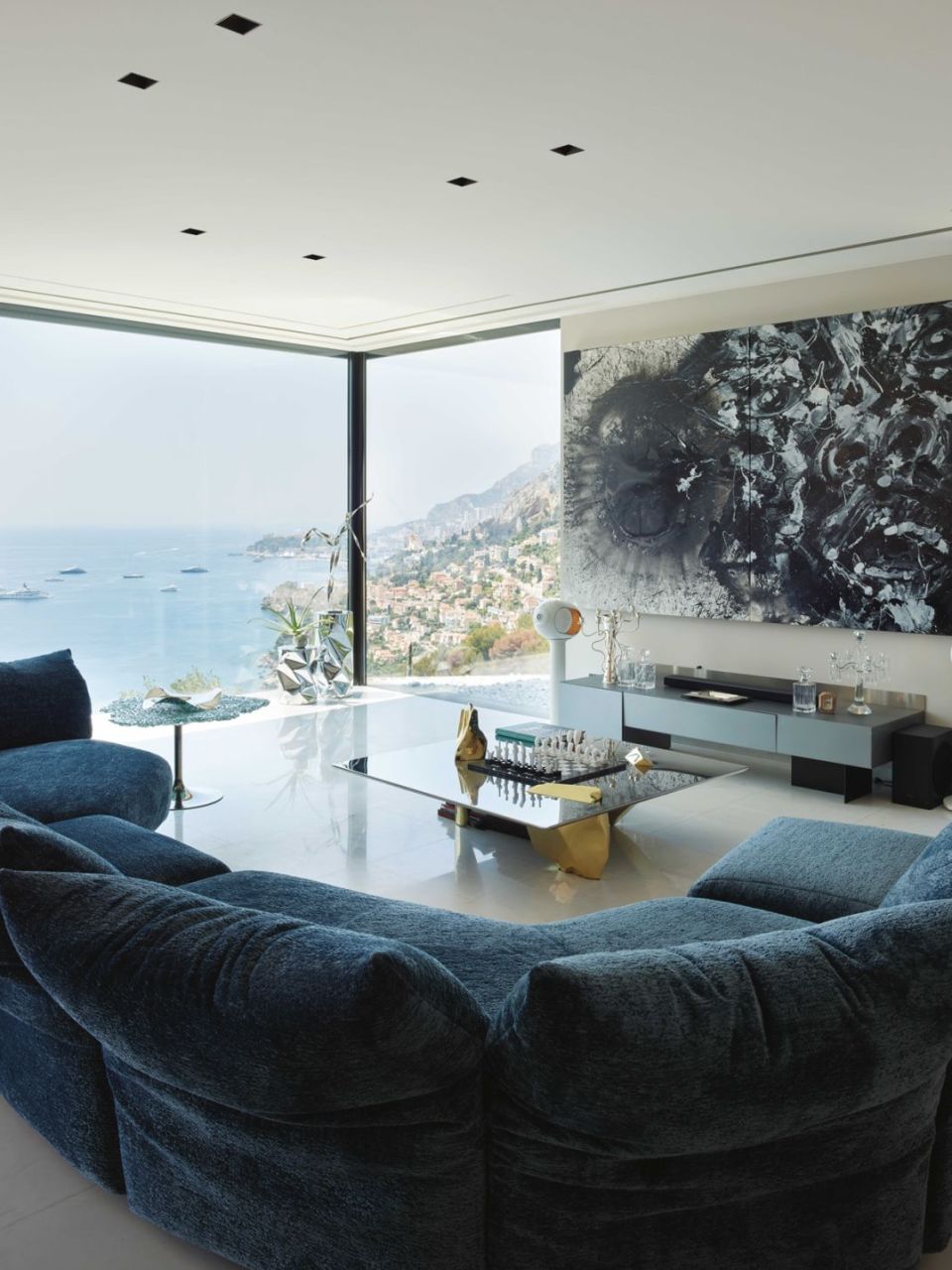   Standard  is a comfortable invitation to enjoy magnificent views of the bay 