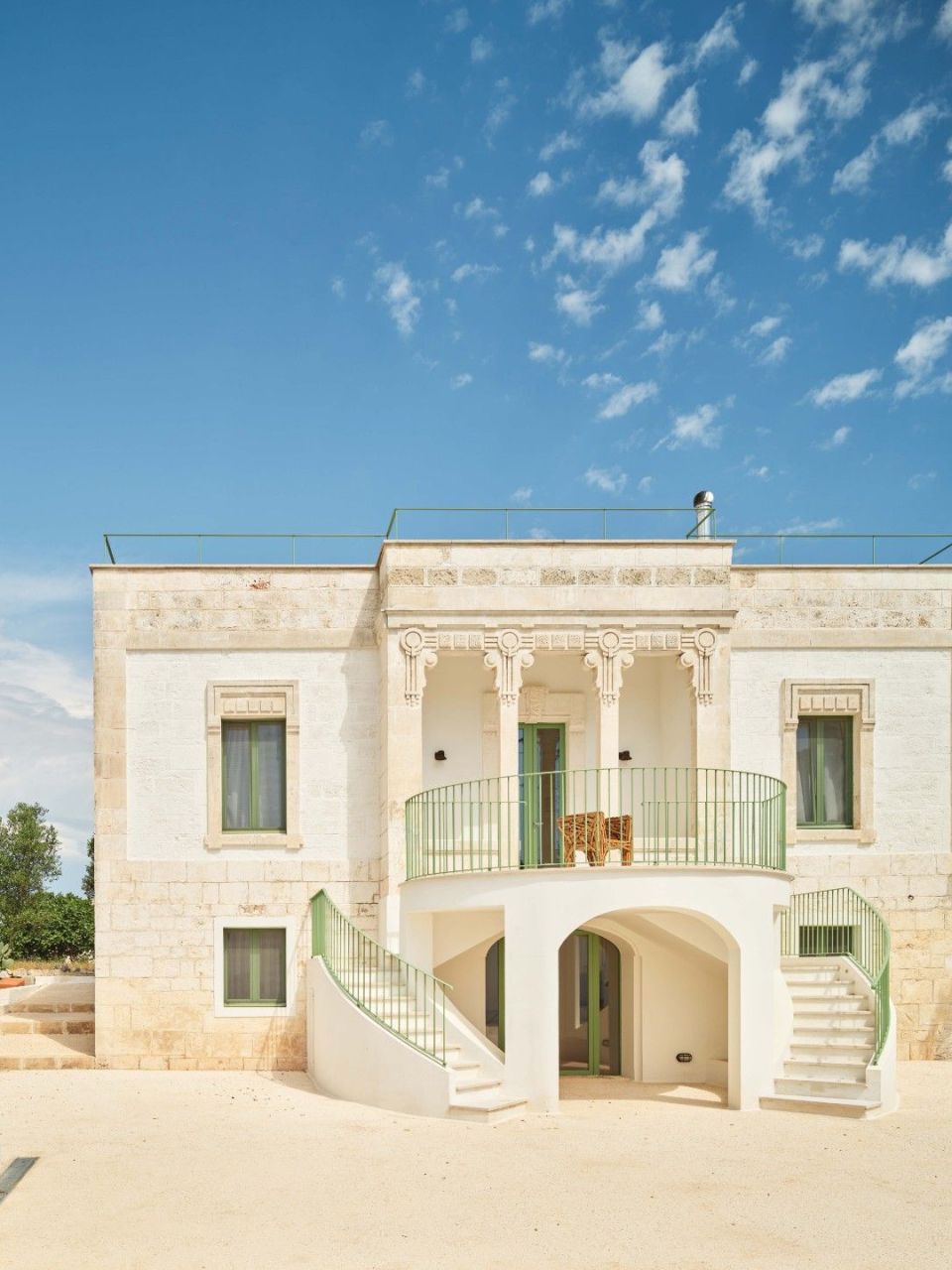 The Liberty villa in the Ostuni countryside immersed in the Mediterranean maquis. 