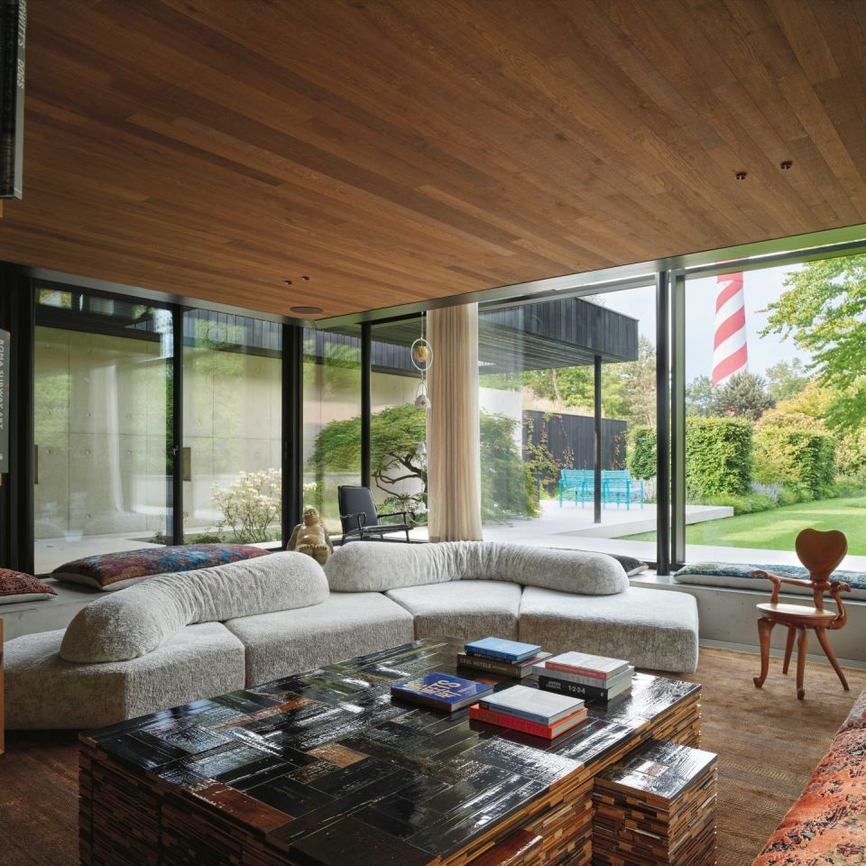   On the Rocks.  The sofa opens up a 360-degree view of the landscape in the villa’s living area. Artworks by Maarten Baas, Piet Hein Eek and Anton Gaudì. 