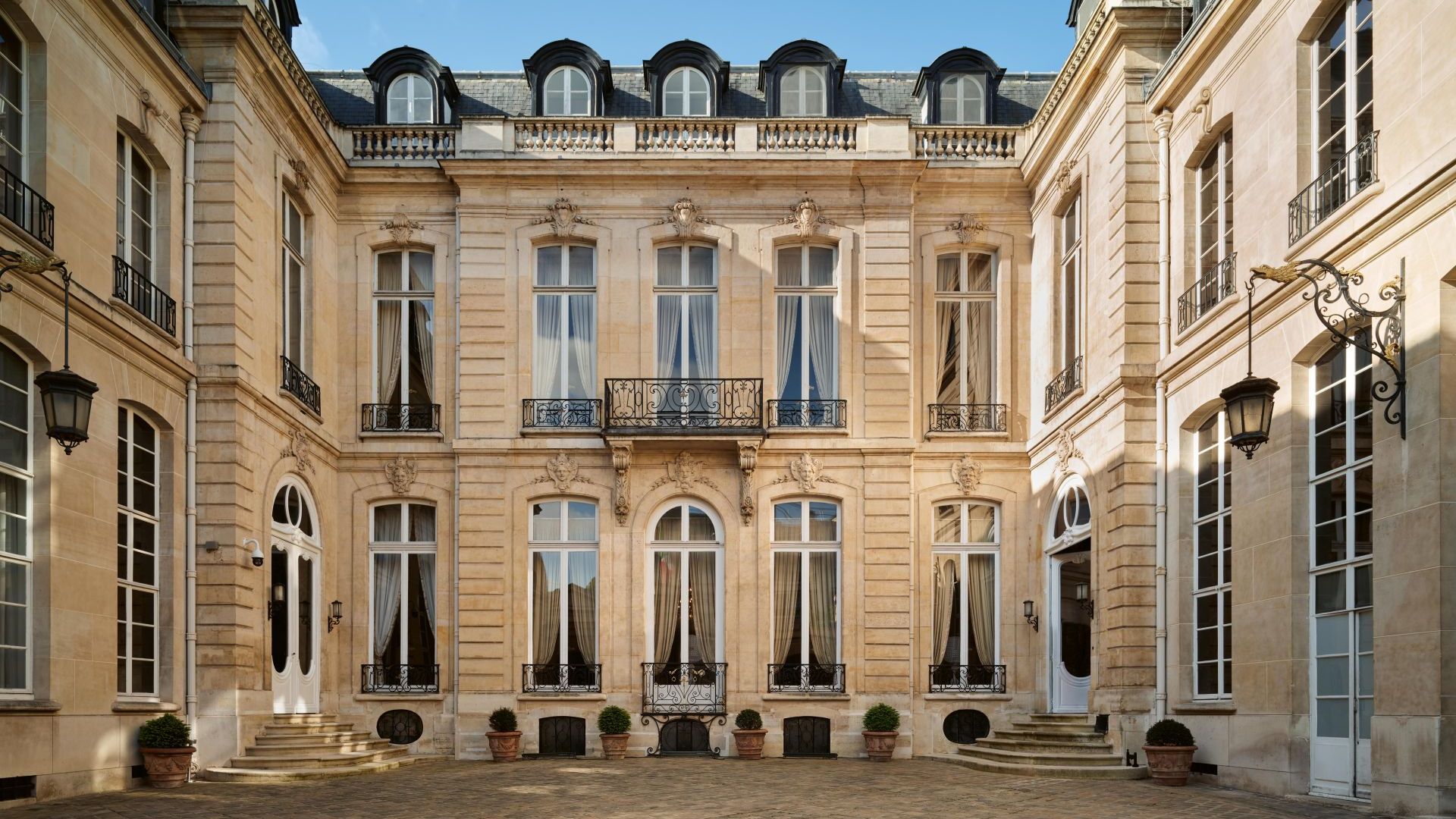 Italian Embassy in Paris - image 1