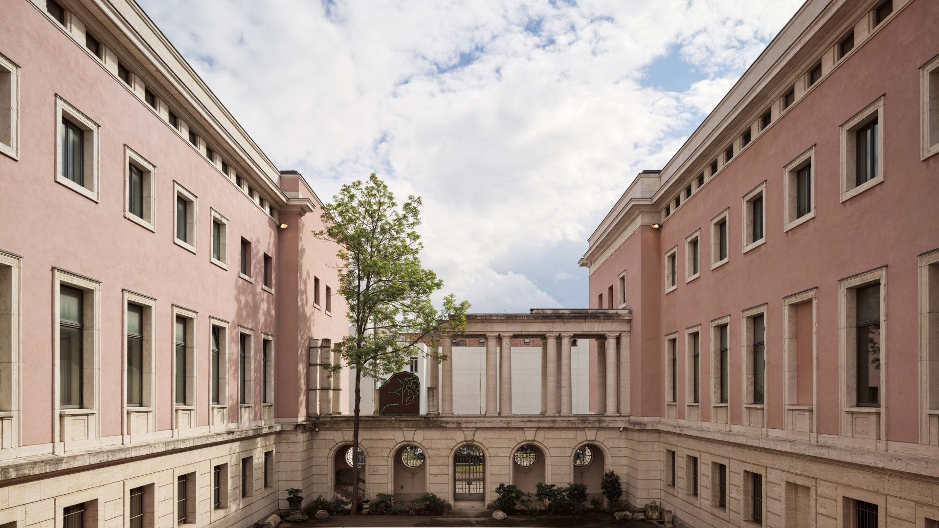 Italian Embassy in Berlin - image 1